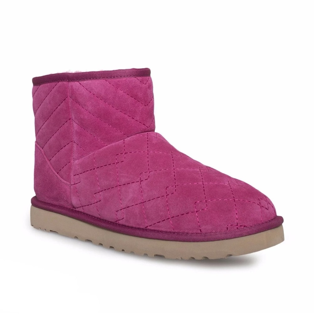 UGG BOOTS ❄️NWOT❄️Sz:7 NWT